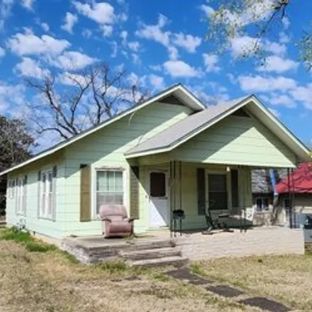 Buy this 2 bed house on 222 West 8th Street in Baxter Springs, KS 66713