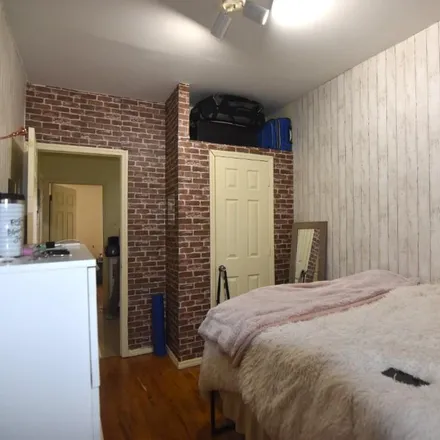 Rent this 3 bed apartment on 293 North 7th Street in New York, NY 11211