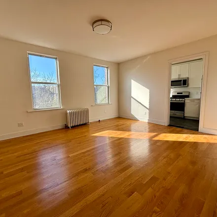 Rent this 3 bed apartment on 652 West 189th Street in New York, NY 10040
