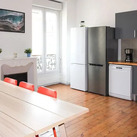 Rent this 2 bed apartment on 17 Rue Vital Carles in 33000 Bordeaux, France