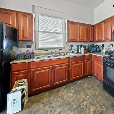 Image 7 - 5321 West Potomac Avenue, Chicago, IL 60651, USA - House for sale