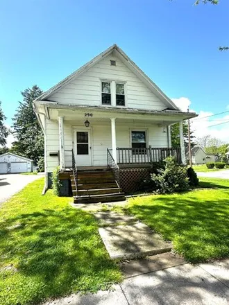 Buy this 2 bed house on 1376 East North Street in Galesburg, IL 61401