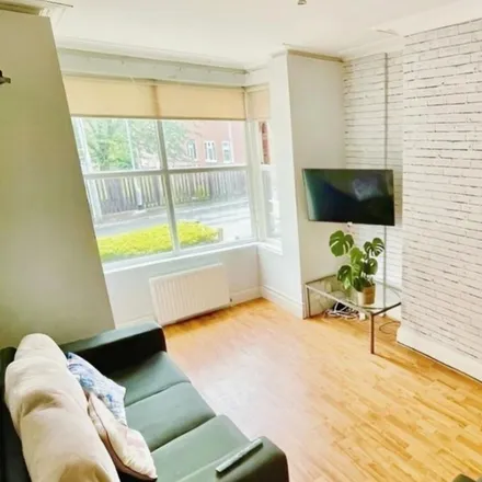 Image 2 - Back Stanmore Place, Leeds, LS4 2SH, United Kingdom - Townhouse for rent
