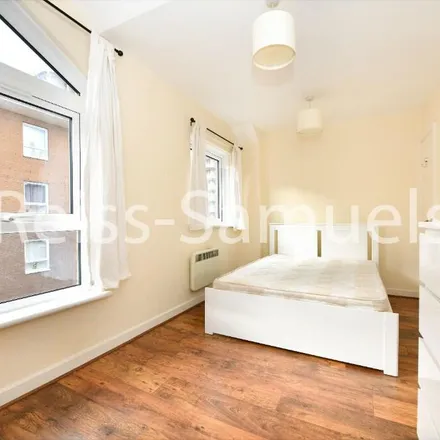 Rent this 5 bed townhouse on 5 Cyclops Mews in London, E14 3UA