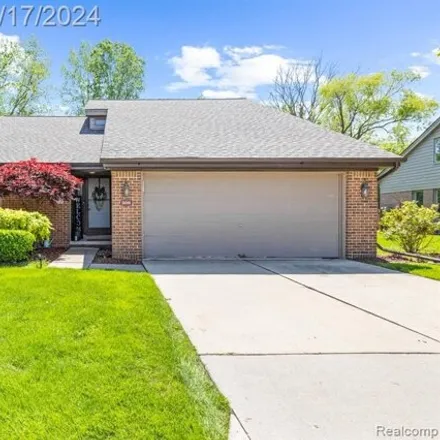 Image 1 - 45694 Meadows Circle West, Macomb Township, MI 48044, USA - Condo for sale