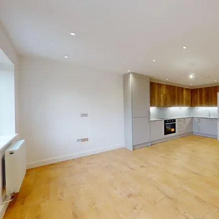 Image 2 - 5 Purley Rise, London, CR8 3AU, United Kingdom - Apartment for rent