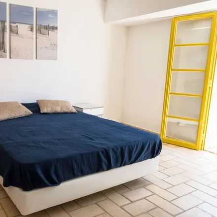 Rent this 3 bed house on Albufeira-Ferreiras in Largo da Estação, 8200-569 Albufeira
