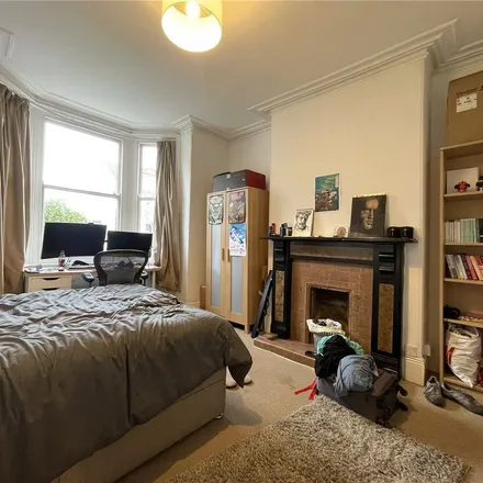 Rent this 5 bed apartment on 19 St John's Road in Exeter, EX1 2HR