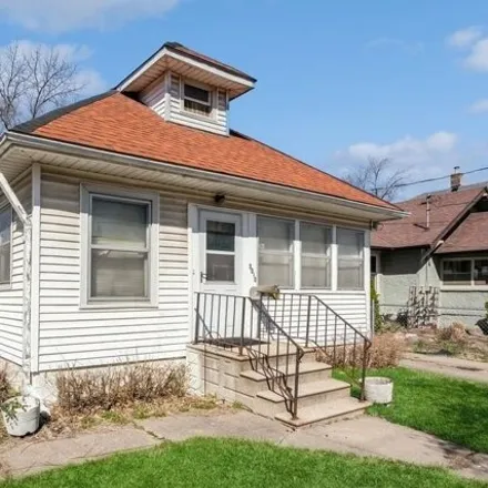 Buy this 2 bed house on 3058 Wright Street in Des Moines, IA 50316