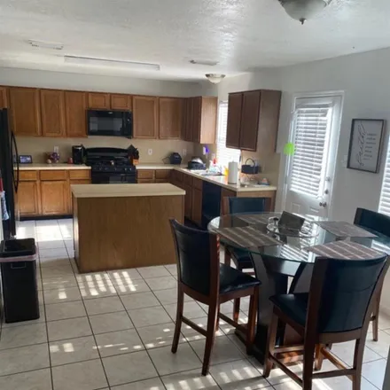 Image 2 - 20799 Camphor Tree Drive, Harris County, TX 77449, USA - Room for rent