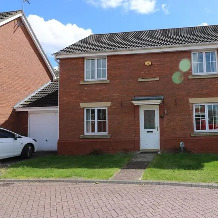 Rent this 4 bed house on Alder Close in Brough, HU15 1ST