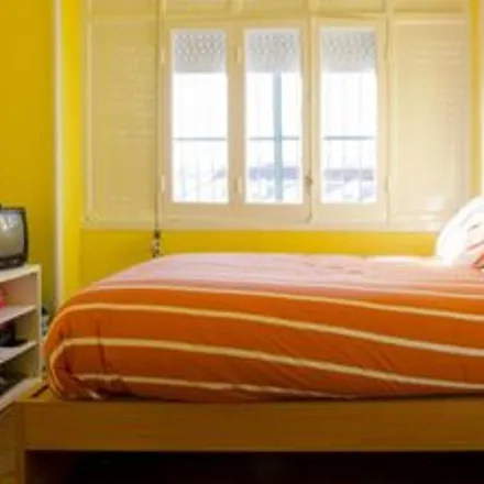 Rent this 6 bed room on Rua Damasceno Monteiro