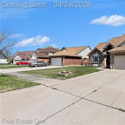 Image 4 - 33608 Lamparter Drive, Sterling Heights, MI 48310, USA - House for sale