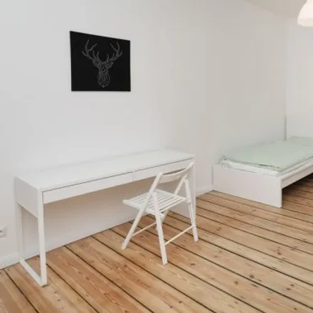 Rent this 4 bed room on Augen-Optik in Rheinstraße, 12159 Berlin