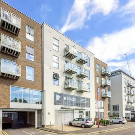 Image 1 - Austen House, Station View, Guildford, GU1 4AX, United Kingdom - Apartment for sale