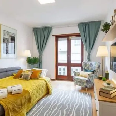 Rent this 5 bed apartment on Rua de Castro Portugal in 4400-086 Vila Nova de Gaia, Portugal