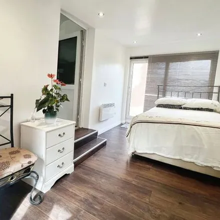 Rent this 1 bed apartment on Kenford Close in Woodside, WD25 7JF