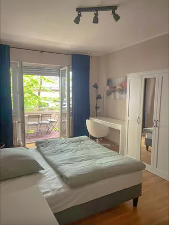 Rent this 3 bed room on Wiesenau 49 in 60323 Frankfurt, Germany