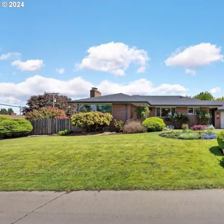 Buy this 5 bed house on 4921 Northwest Cherry Street in Vancouver, WA 98663