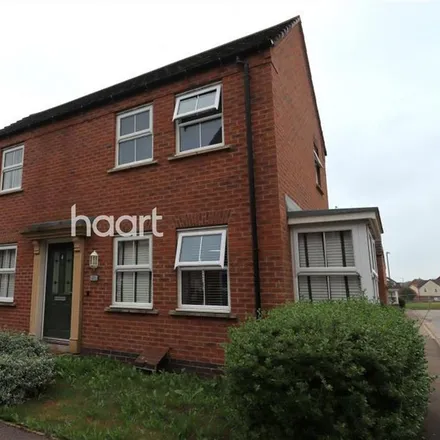 Rent this 3 bed house on Hazel Road in Nuneaton, CV10 9HL
