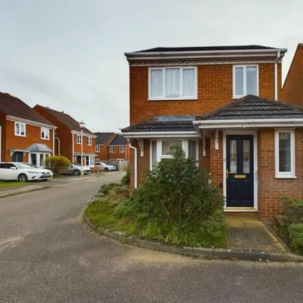 Buy this 3 bed house on Grebe Close in Buckinghamshire, HP19 0YL