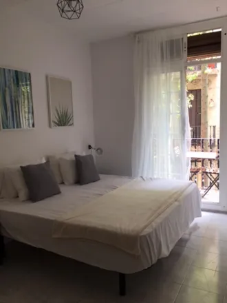 Rent this 3 bed apartment on Carrer de Finlàndia in 31, 08014 Barcelona
