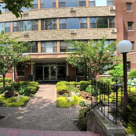 Buy this studio condo on 15 Hill Park Avenue in Village of Great Neck Plaza, NY 11021