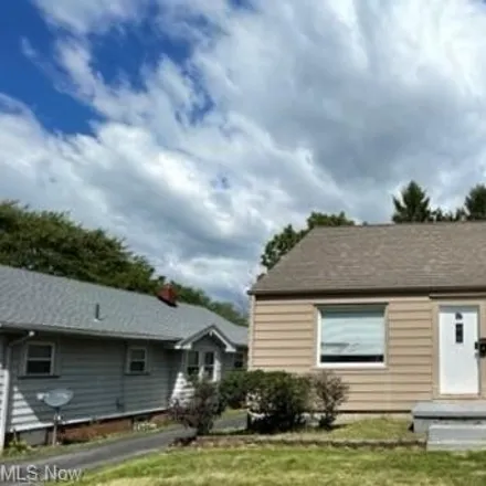 Buy this 3 bed house on 1622 Wakefield Avenue in Youngstown, OH 44514