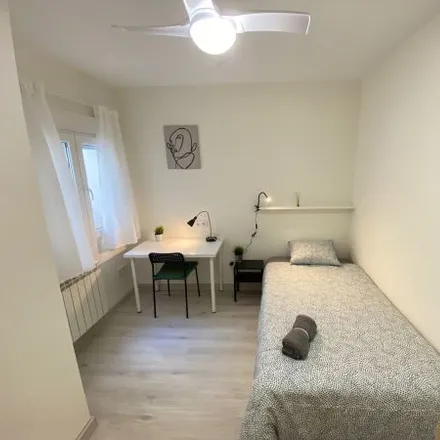 Rent this 2 bed room on Calle de Amós de Escalante in 12, 28017 Madrid