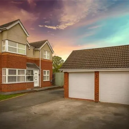 Buy this 5 bed house on Dove Close in Bedworth, CV12 0NN