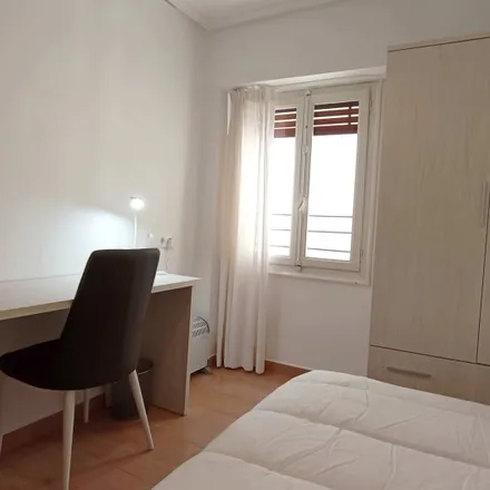 Rent this 5 bed room on Bike Rental by Solution Bike in Carrer de la Llanterna, 46001 Valencia