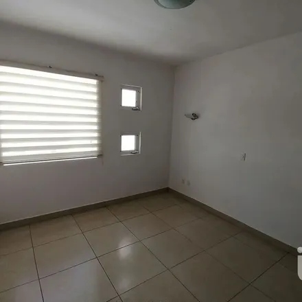Rent this 4 bed apartment on Calle Pavía 108 in Piamonte, 37296 León