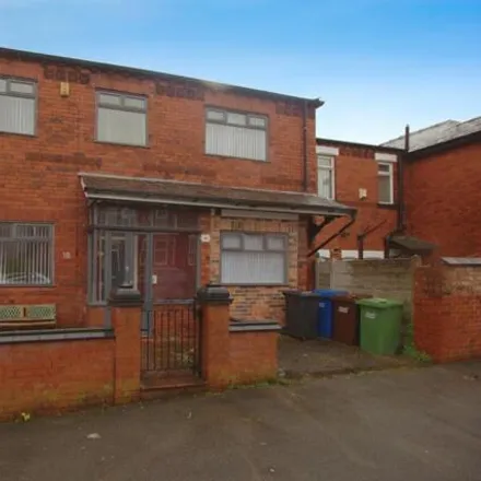 Buy this 3 bed house on Alans Bikes in 47-51 Wallgate, Wigan Pier