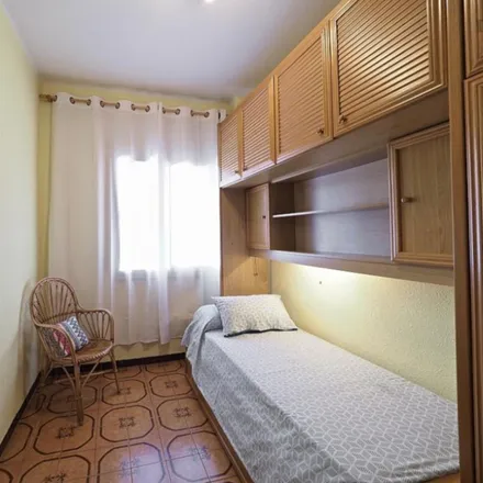 Rent this 2 bed room on Carrer de Puig i Xoriguer in 18, 08004 Barcelona