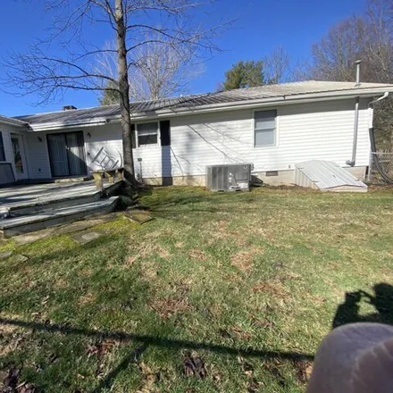 Image 4 - 208 Upper Meadows Road, Pleasant Hill, Cumberland County, TN 38583, USA - House for sale