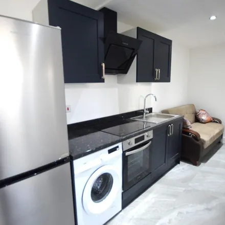 Image 2 - 77 Vicarage Lane, London, E15 4HG, United Kingdom - Apartment for rent