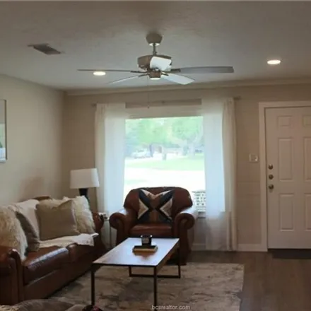 Image 2 - 315 Brentwood Drive East, College Station, TX 77840, USA - House for rent