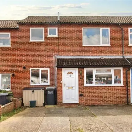 Buy this 3 bed townhouse on Ullswater Close in Thatcham, RG19 3UJ