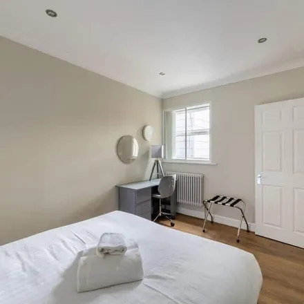 Rent this 1 bed apartment on London in E1 8JR, United Kingdom