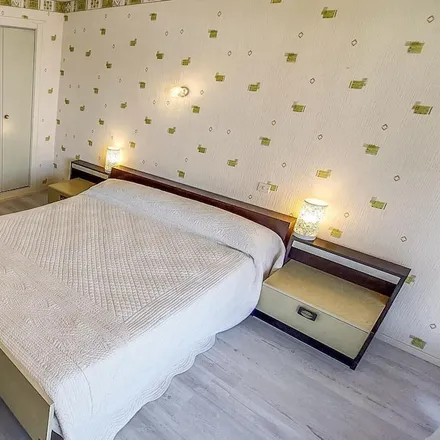 Rent this 2 bed apartment on Allee du Clos Saint Georges in 17110 Saint-Georges-de-Didonne, France