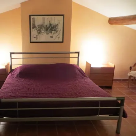 Rent this 4 bed house on Route de Carpentras à Vénasque in 84210 Pernes-les-Fontaines, France