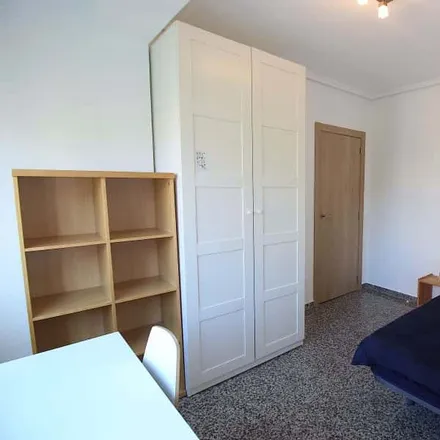 Rent this 5 bed room on Carrer del Doctor Vicente Pallarés in 42, 46021 Valencia