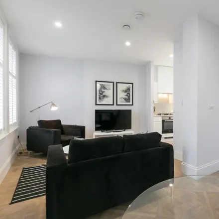 Image 3 - 52 Shaftesbury Ave  London W1D 6LP - Apartment for rent