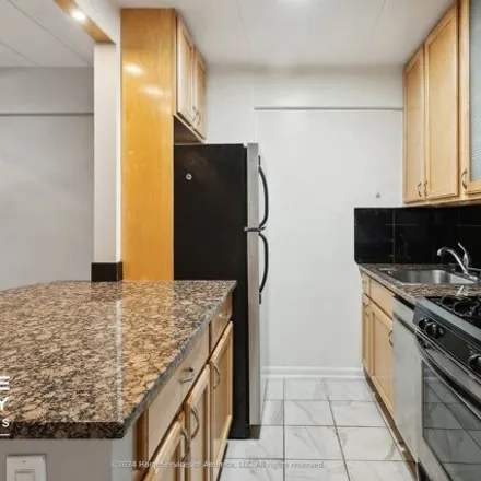 Image 4 - 5616 North Kenmore Avenue, Chicago, IL 60640, USA - Condo for sale