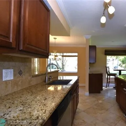 Image 5 - Daddy Design, 980 Northwest 93rd Avenue, Plantation, FL 33324, USA - Condo for sale