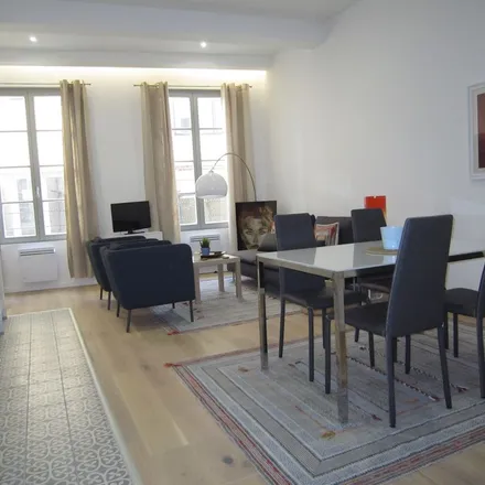 Rent this 3 bed apartment on 29 Avenue Saint-Joseph in 13290 Aix-en-Provence, France