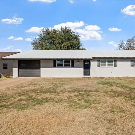 Buy this 3 bed house on 1510 Southwest Avenue B in Seminole, TX 79360