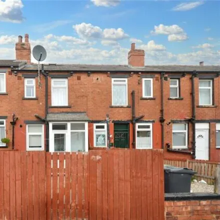 Buy this 2 bed townhouse on Woodlea Mount in Leeds, LS11 7NT