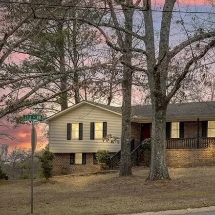 Image 2 - 921 21st Avenue Northwest, Center Point, AL 35215, USA - House for sale