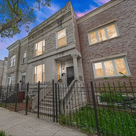 Buy this 6 bed house on 2909 West Wilcox Street in Chicago, IL 60612